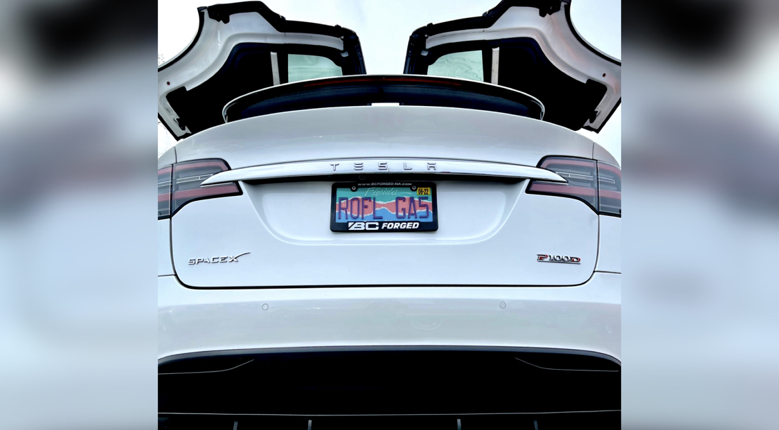 Model X Falcon Wing Doors Are Courteous, Convenient and Cool